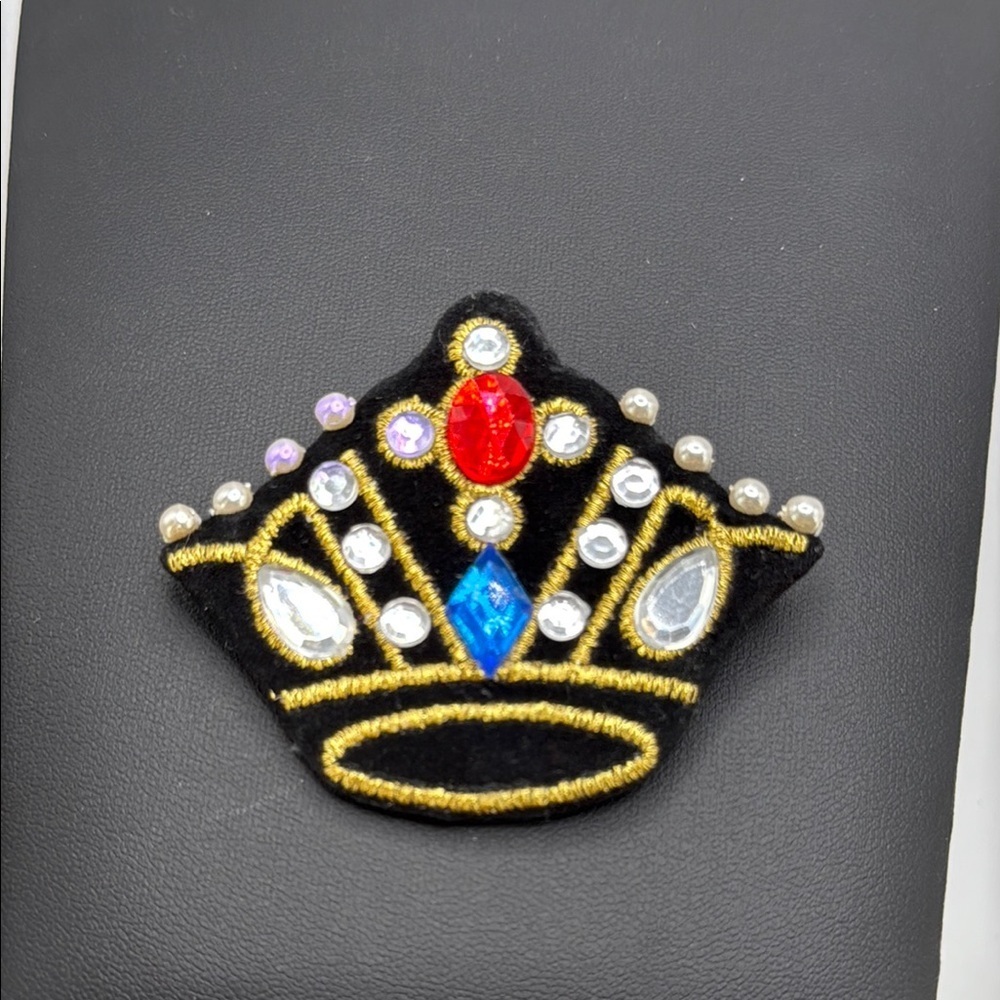 Avon brooch pin statement crown velvet background with faux pearls rhinestone